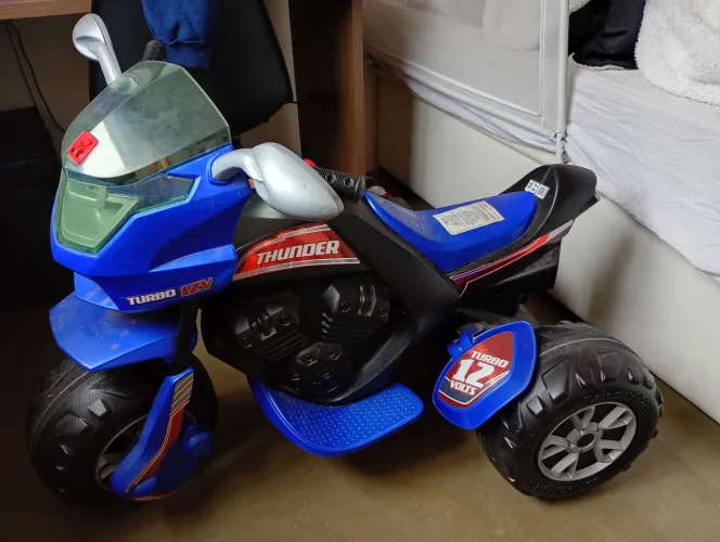 Moto Elétrica Infantil 12V - Super Conservada