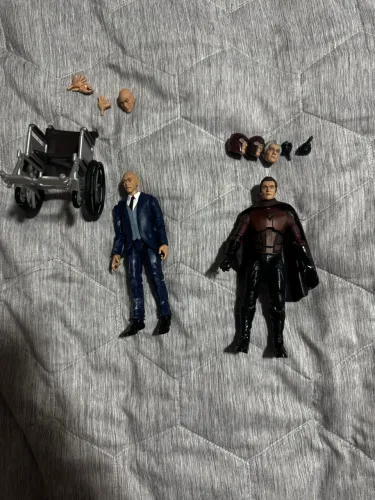 Marvel Legends Magneto e Professor X
