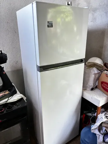 Geladeira MIDEA 294L estado de nova, dentro da garantia