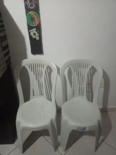 Cadeiras de plástico