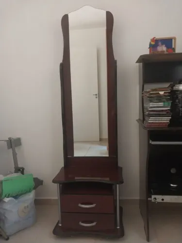 Espelho com gavetas