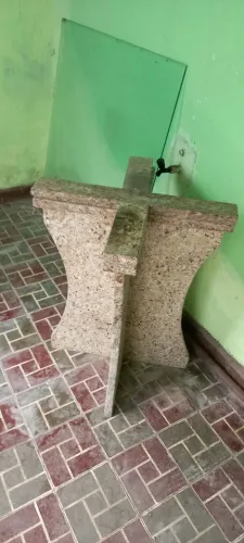 Vendo mesa de vidro com pé de marmore