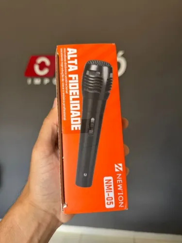 Microfone com fio / Baratinho / Novo