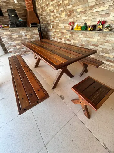 Mesa de Madeira Rústica com 2 Bancos + 2 Banquetas - Conjunto Completo