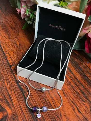 Colar Pandora com Berloques 