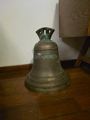 Sino antigo de bronze de fazenda de café