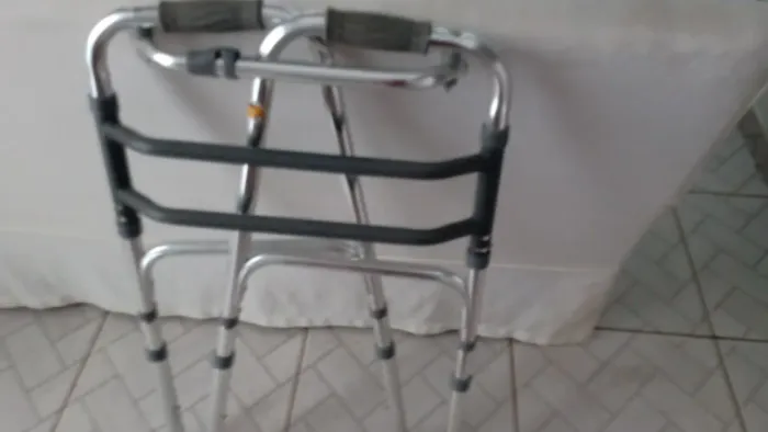 Vendo andajar para idosos,todo no alumínio semi novo