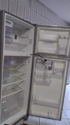 Vendo geladeira Eletrolux 110 seme nova 