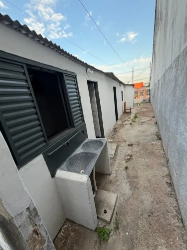 Aluga se casa 800