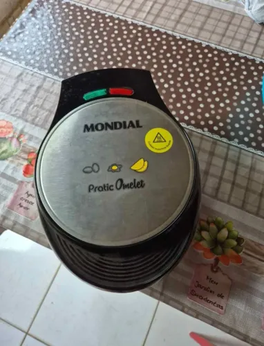 Omeleteira antiaderente elétrica 