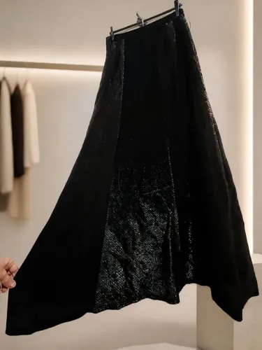 Saia longa brilhosa M veste 38/40, preta, cintura alta. Lindíssima!