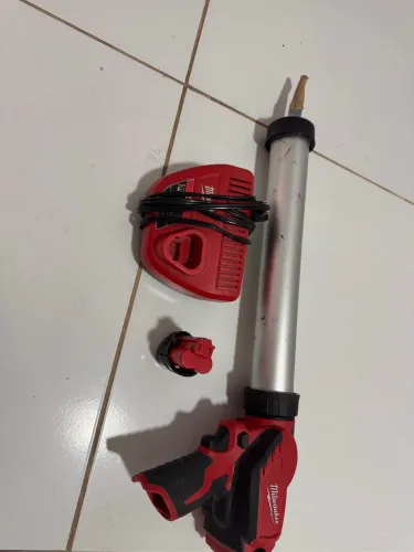 Pistola Aplicadora Silicone Milwaukee M12 Com Bateria E Carregador