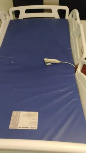 VENDO UMA CAMA HOSPITALAR ELÉTRICA NOVA