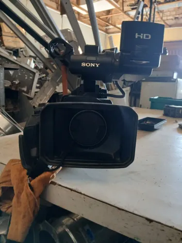 Câmera Sony HXR-MC2000E