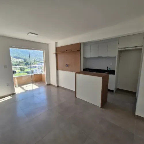 Aluguel anual de apartamento semi mobiliado, 2 quartos, por 2.500 em Morretes, Itapema