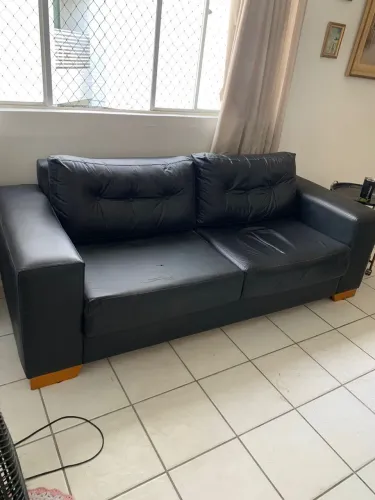 Sofa em courino preto