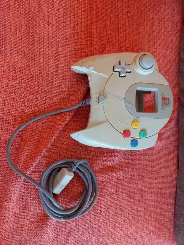 SÓ O CONTROLE DO VÍDEO GAME DREAMCAST MARCAS DE USO E DO TEMPO SÓ VENDA NÃO TROCO