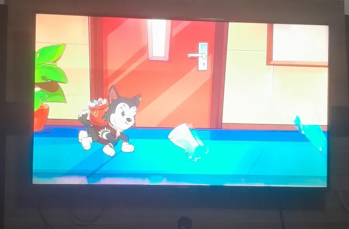 Vendo tv 43 pol da Semp sistema Roku