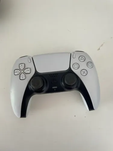 Dois controles PS5