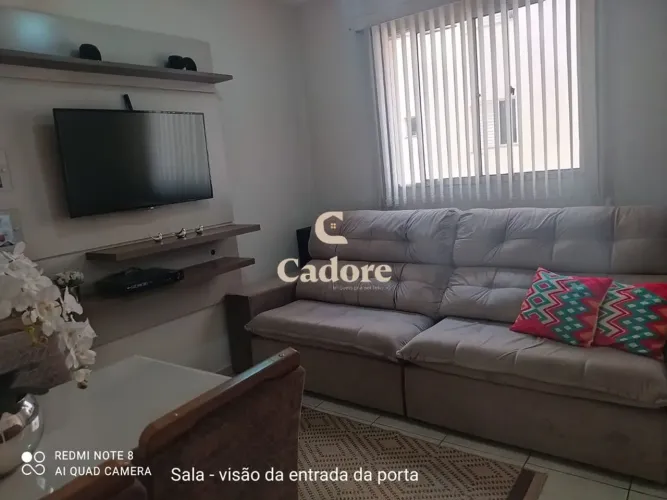 Apartamento à venda no Jardim Célia com 2/4 e 01 vaga de garagem coberta