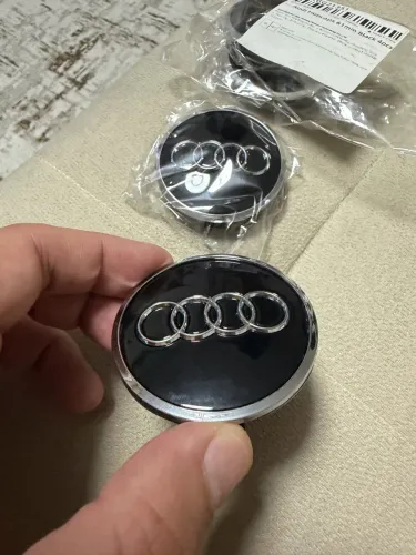 VENDO CALOTINHAS ORIGINAIS AUDI CROMADAS NOVAS