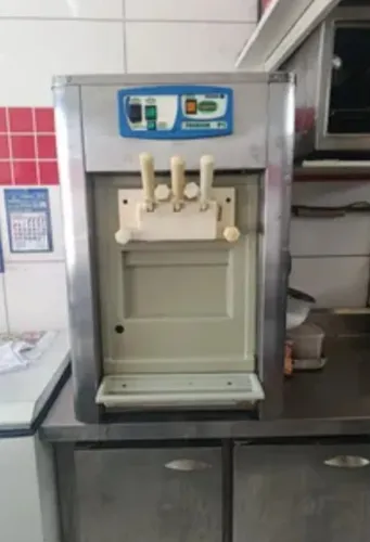 Vendo máquina de sorvete Italianinha p1