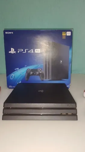 Vendo PS4 pro excelente estado.