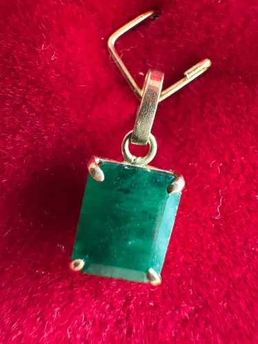 Pingente de esmeralda no ouro 18k