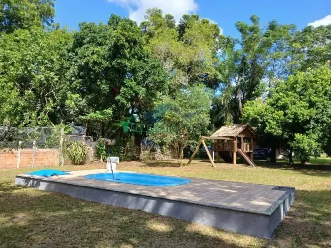 Velleda oferece lindíssimo sítio com 3.370m², piscina e porteira fechada, apenas 1 km do a