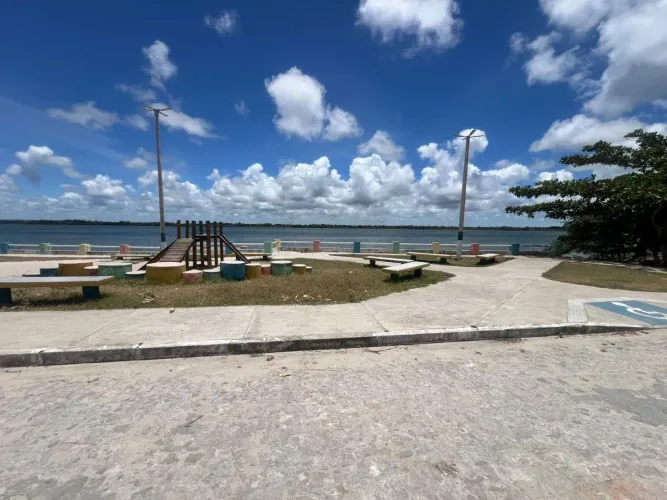 Casa ilha das flores, frente ao rio e praça