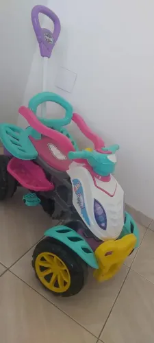 Quadriciclo Infantil a Pedal Branco e Rosa - Maral