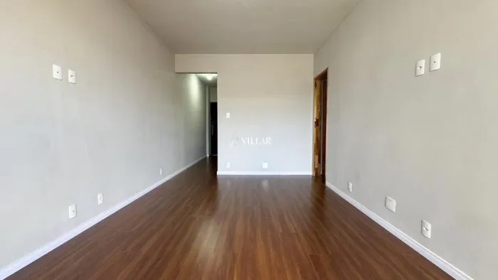 APARTAMENTO DE DOIS QUARTOS + ESCRITORIO EM OLARIA PREDIO COM PORTARIA