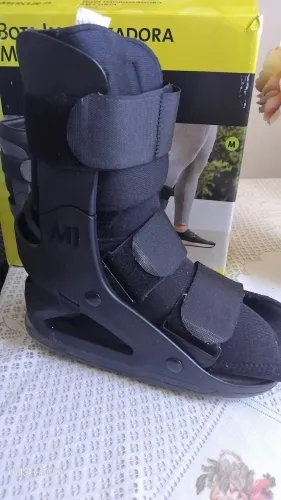 Vendo bota hospitalar tamanho 37 nova