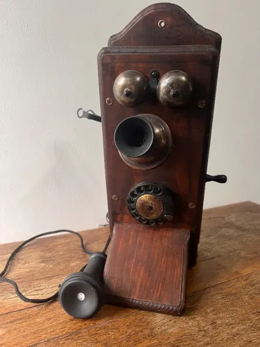 Lindíssima Réplica de Telefone Antigo