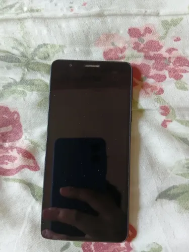 Vendo celular Samsung por R$ 65, mas a tela de dentro não funciona.