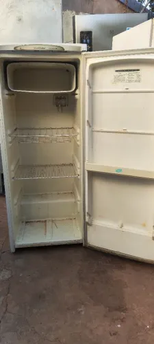 Geladeira Electrolux pequena 