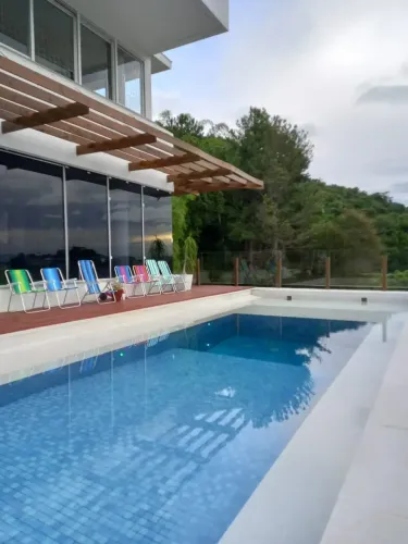 Casa de condomínio para venda tem 750 metros quadrados com 5 quartos