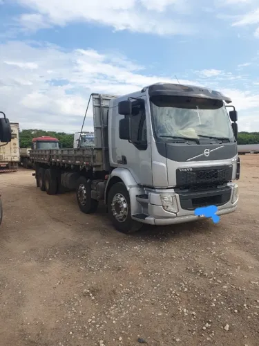Volvo VM330 8X2R