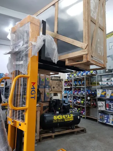 Empilhadeira Manual Menegotti 1.5 Ton - NOVA