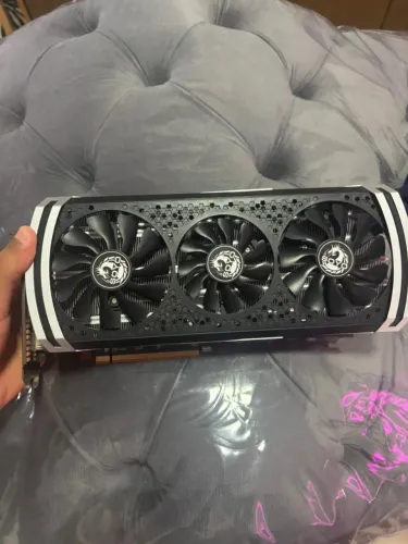 Placa de vídeo RX 5700XT triple fan!