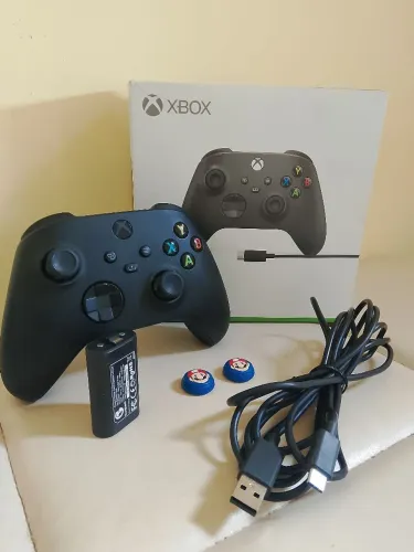 Controle Original Carbon Black + Bateria + Cabo 2,50m + Caixa + Borrachinhas extras