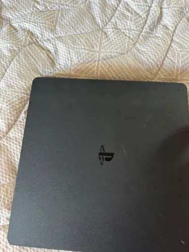 Ps4 slim 1tb (acompanha carregador e 2 controles)