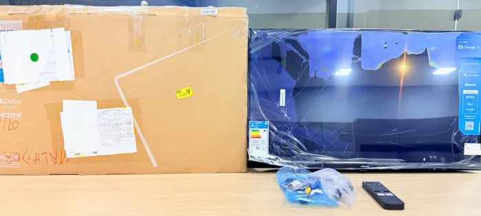 03-TV SMART Philips 32? COM TELA QUEBRADA NOVA NA CAIXA