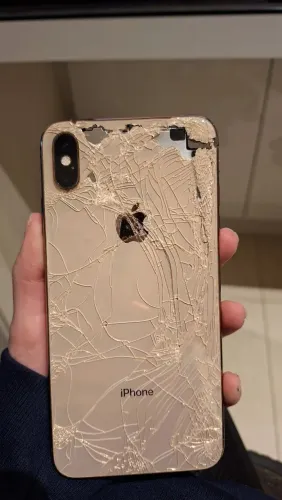 iPhone X dourado para retirada de peças