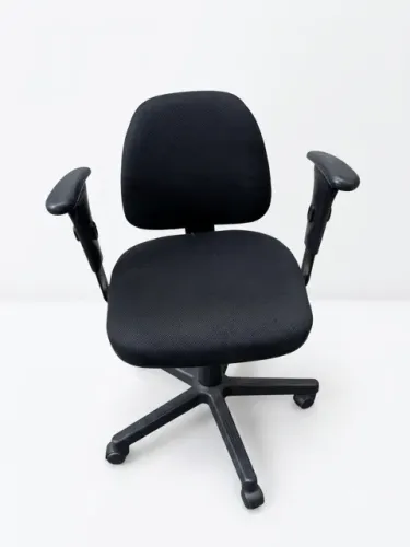 Cadeira Giratória De Escritório / Home Office Preta - Com Apoio de Braço Modelo 4