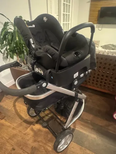 Carrinho de bebê + base para carro+ bebê conforto