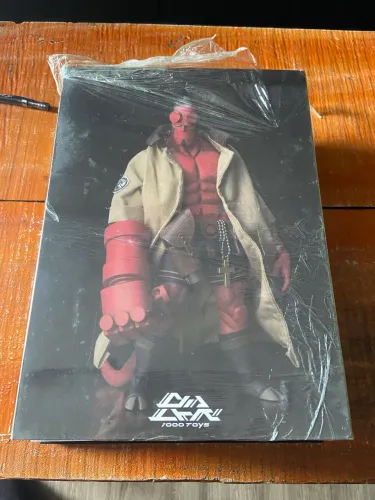 Hellboy 1000TOYS (Bootleg)