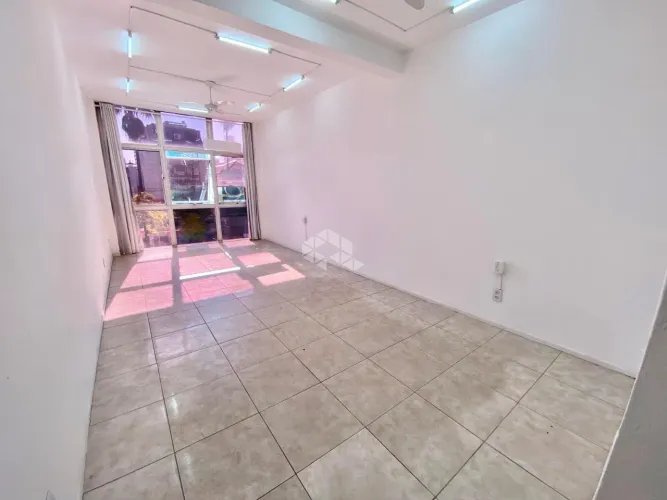 Sala comercial no bairro Petropolis, av Protásio Alves.