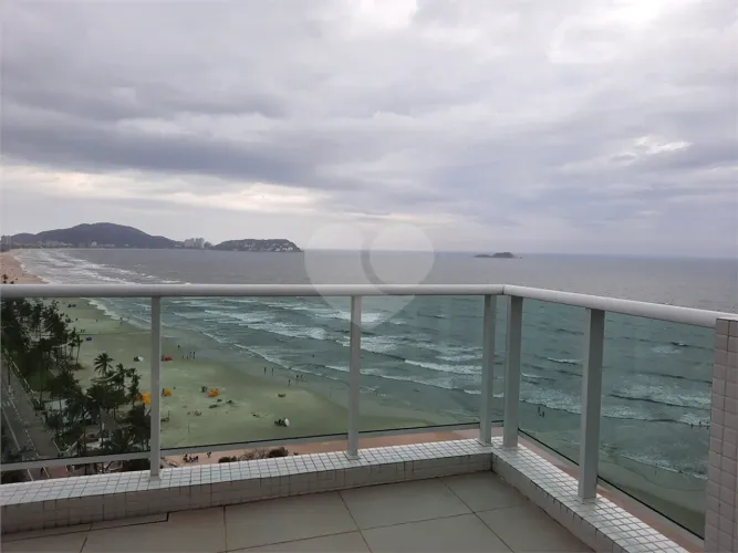 Cobertura à venda com 3 suítes no condomínio Mar de Coral, Guarujá - SP