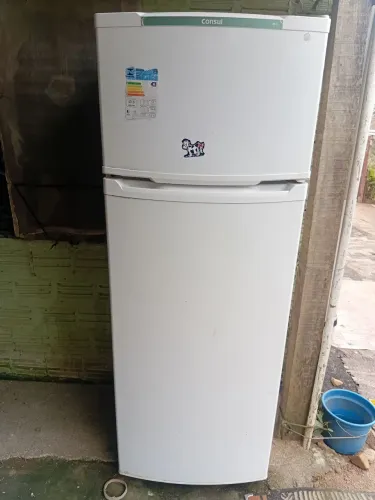 Vendo geladeira pra quem tiver interesse de arrumar